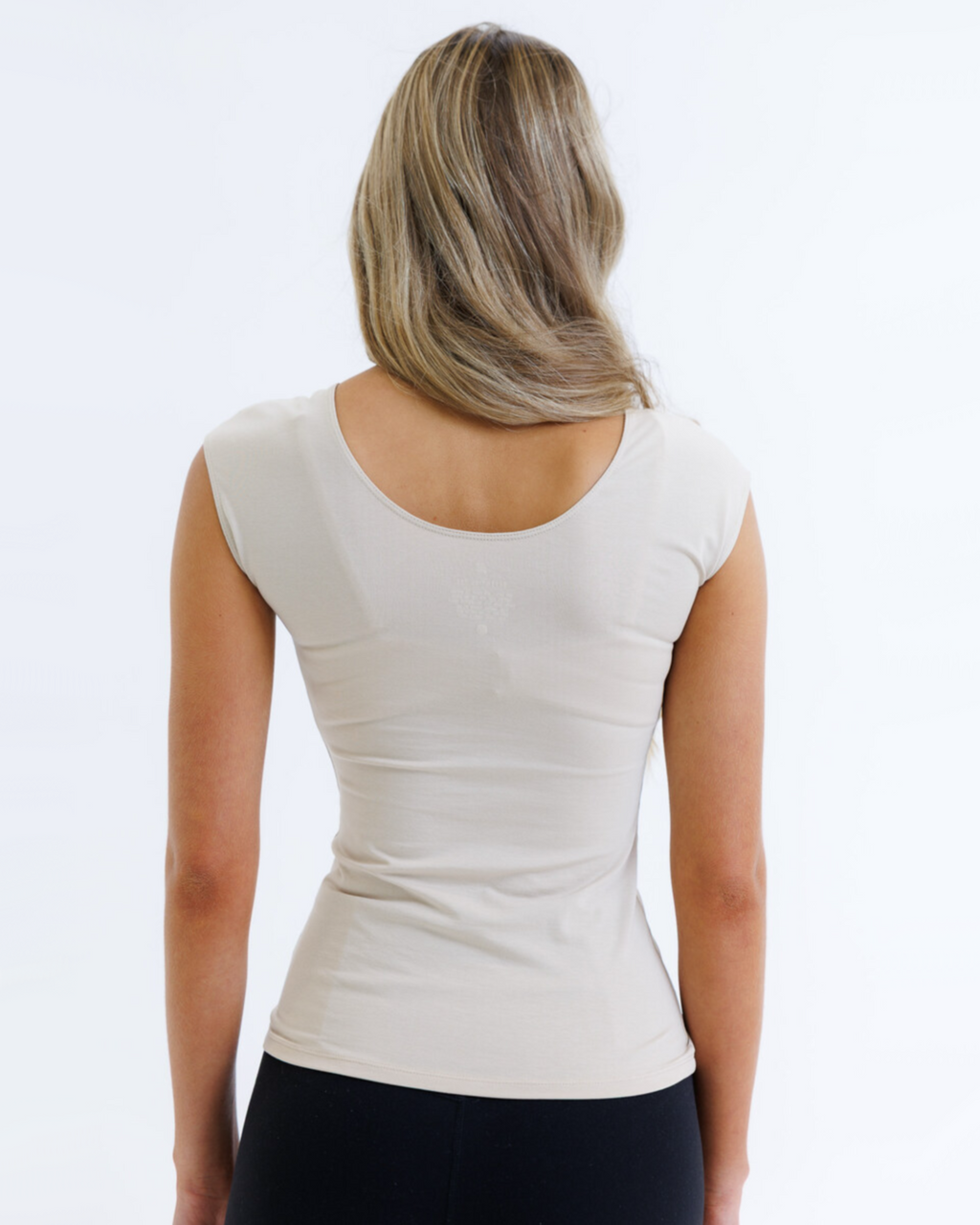 Lily tee